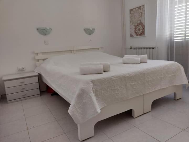 Villa Kadinela, 200M From Kamenjak, Huge Quiet Garden With Barbecue, 2 New Kitchens Premantura Exterior foto